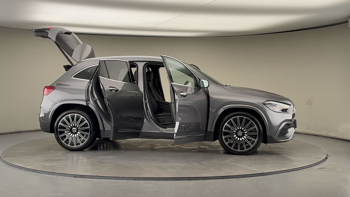 More views of Mercedes-Benz GLA