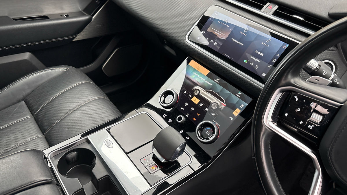 Land Rover Range Rover Velar Image 18