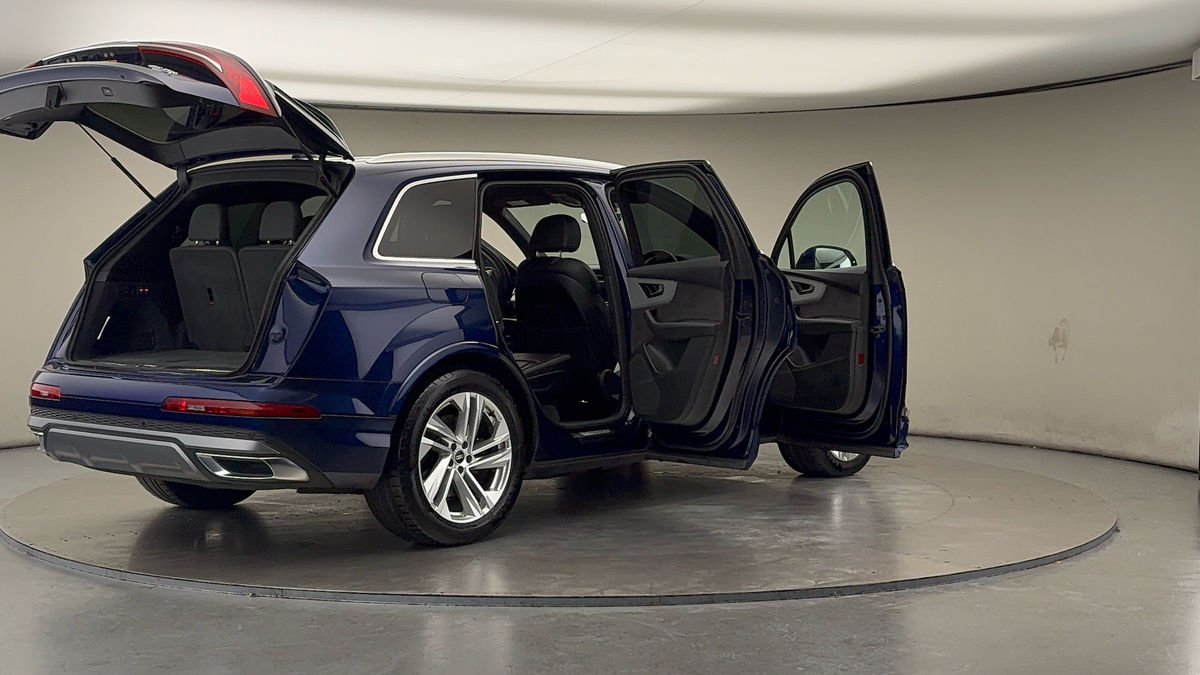 More views of Audi Q7