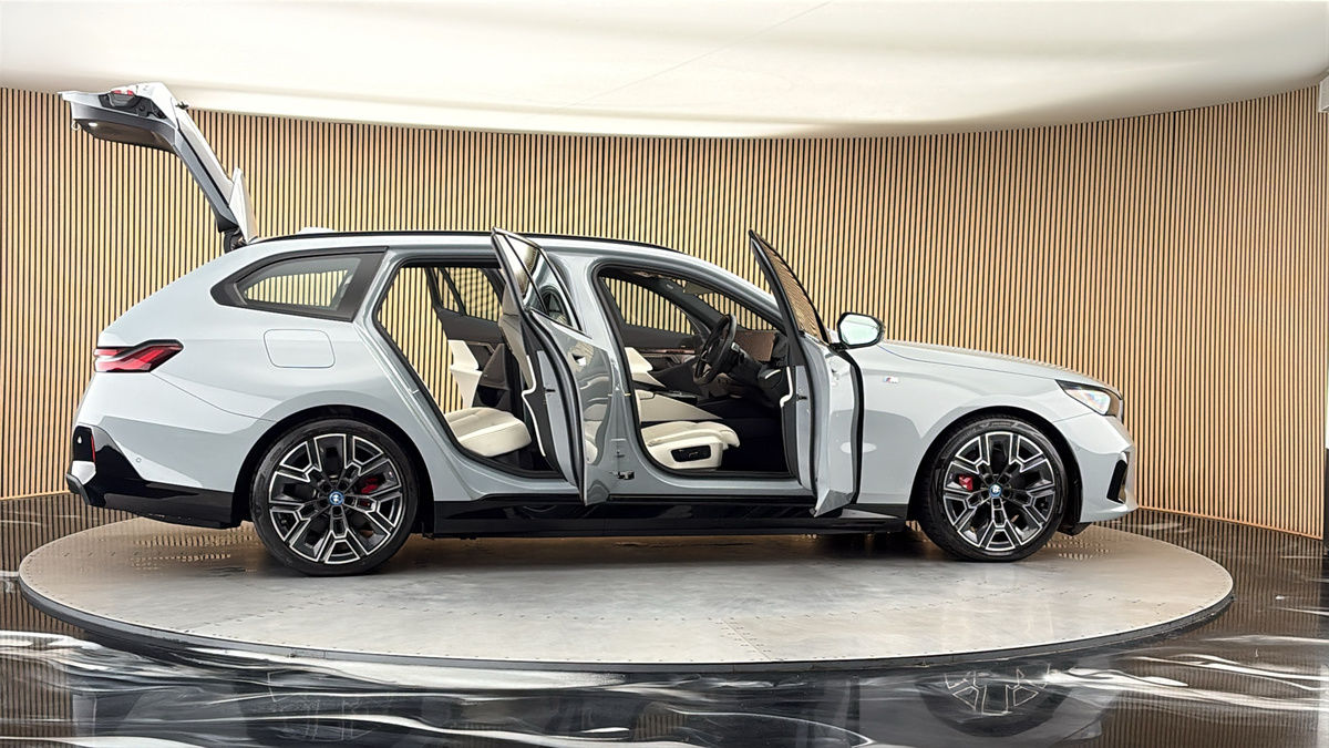 More views of BMW i5