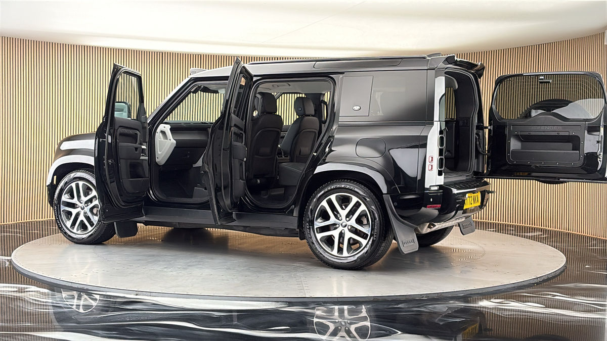 More views of Land Rover Defender 110