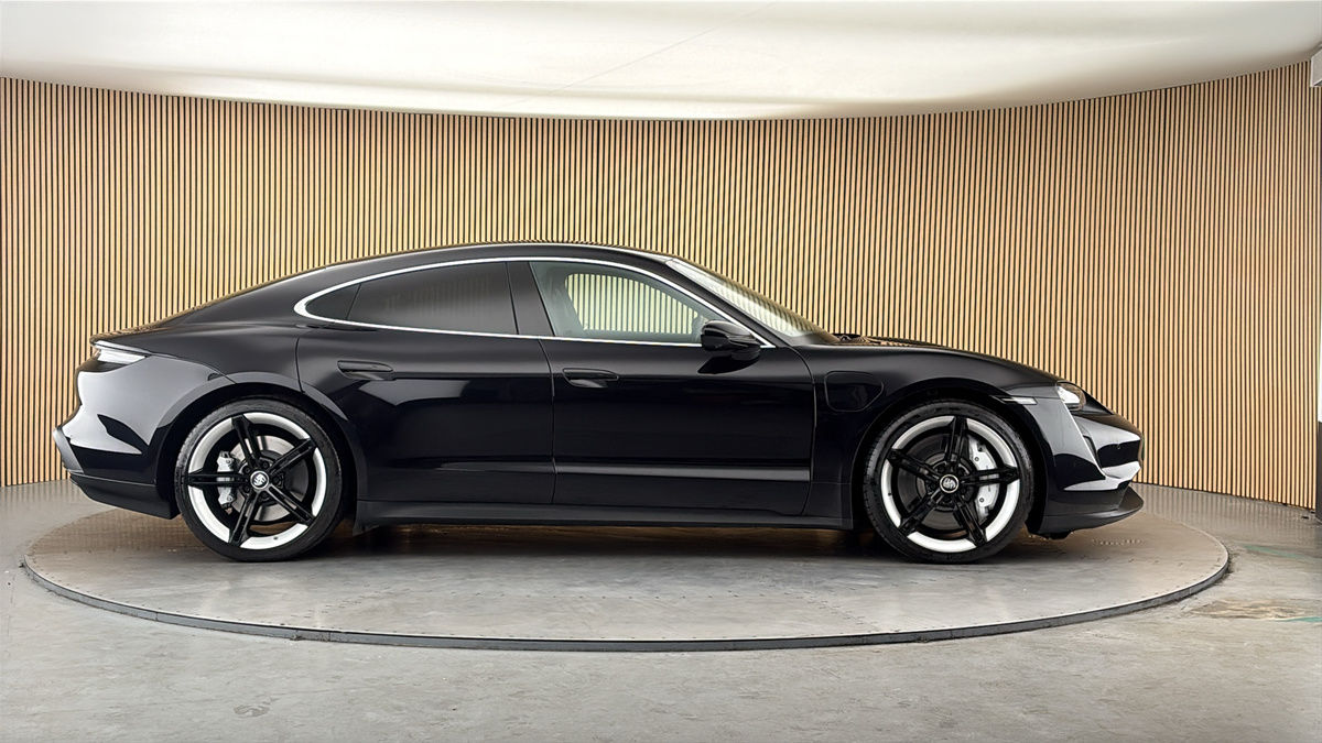 Porsche Taycan Image 16