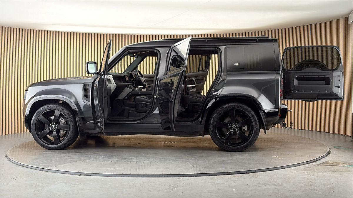 More views of Land Rover Defender 110