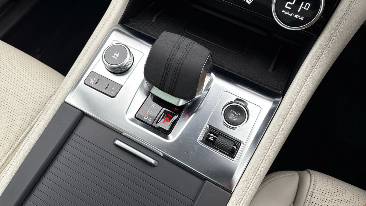 Jaguar F-PACE Image 25