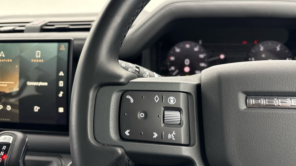 Land Rover Defender 110 Image 13