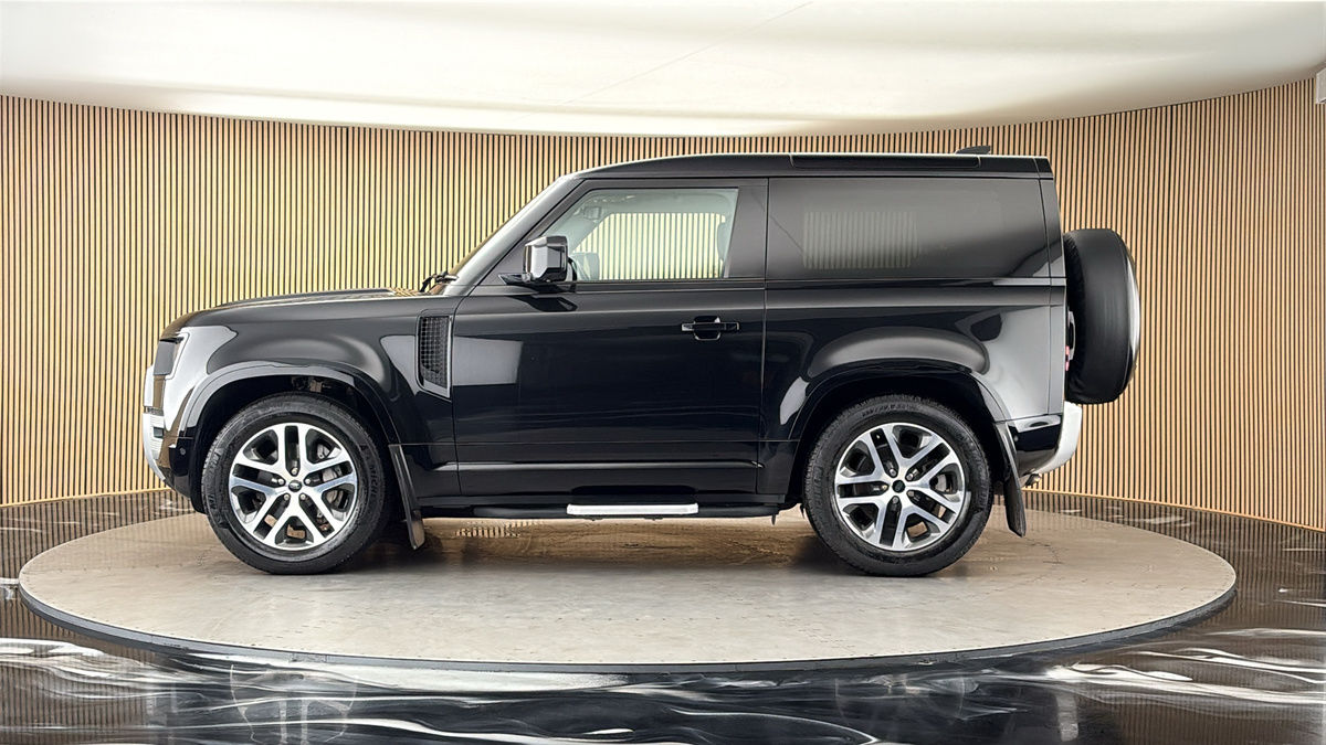 Land Rover Defender 90 Image 15