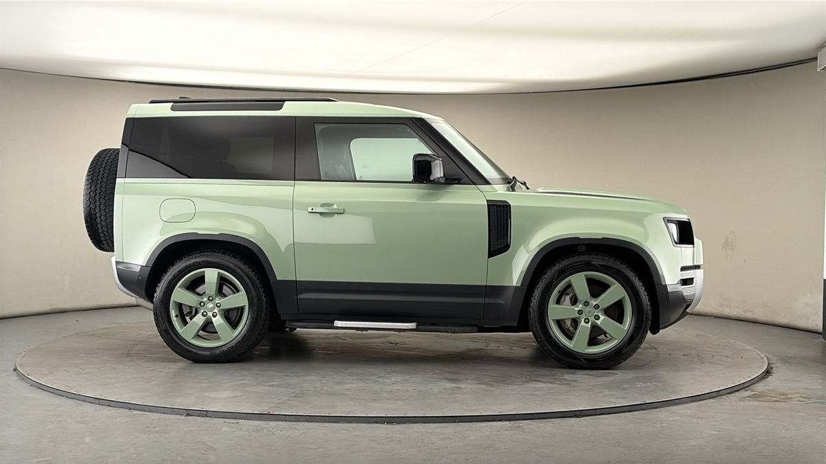 More views of Land Rover Defender 90
