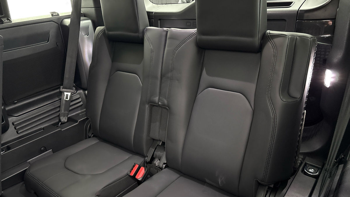 Land Rover Defender 110 Urban Image 29