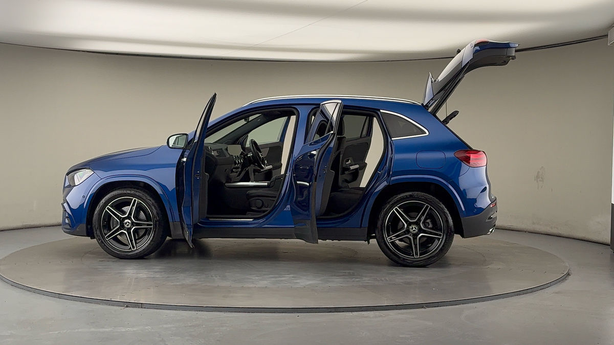 More views of Mercedes-Benz GLA