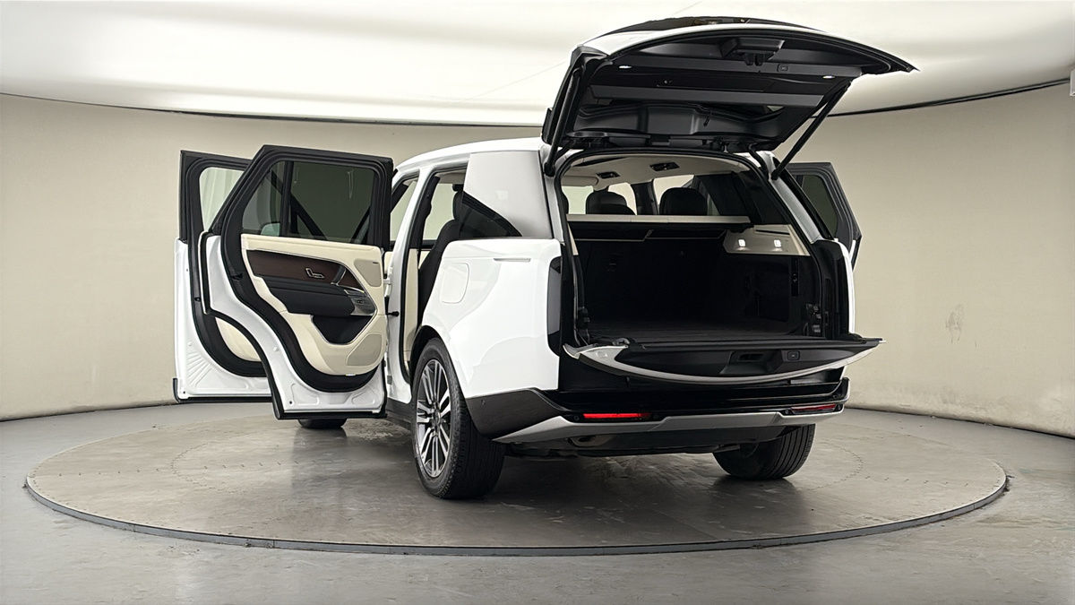 More views of Land Rover Range Rover