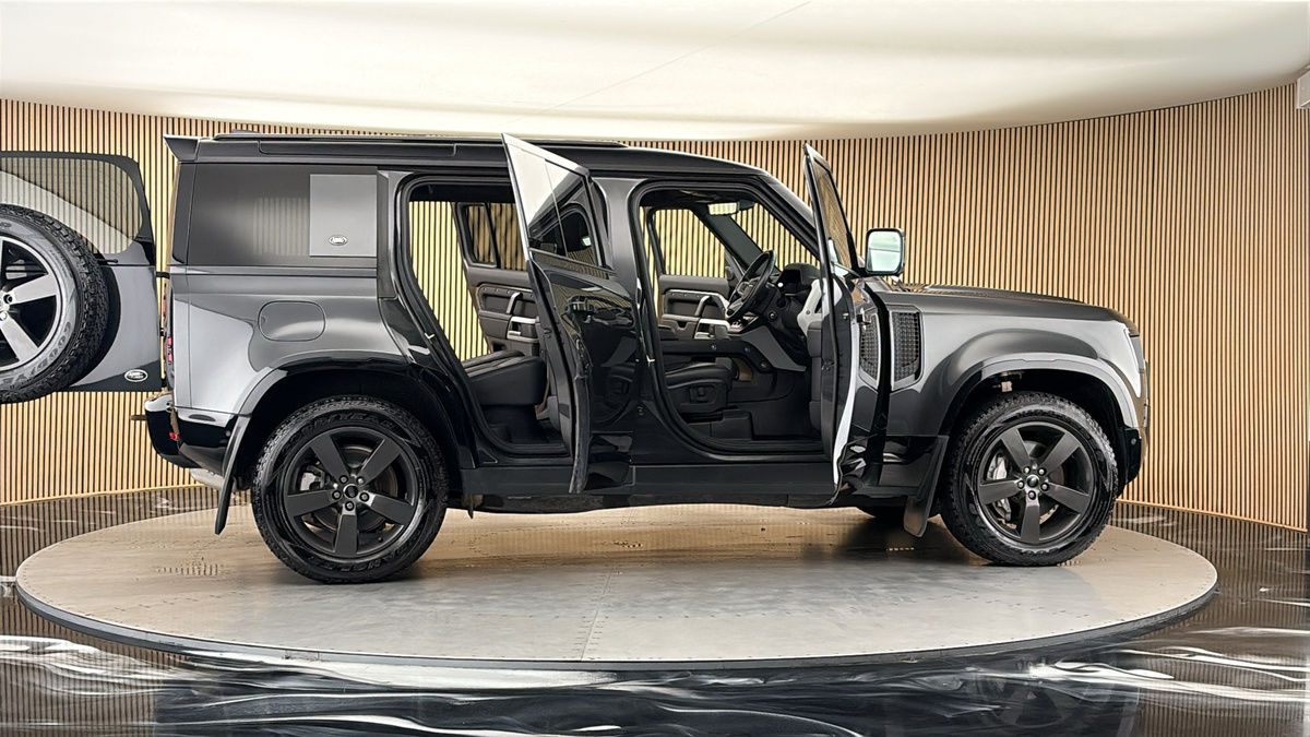 More views of Land Rover Defender 110