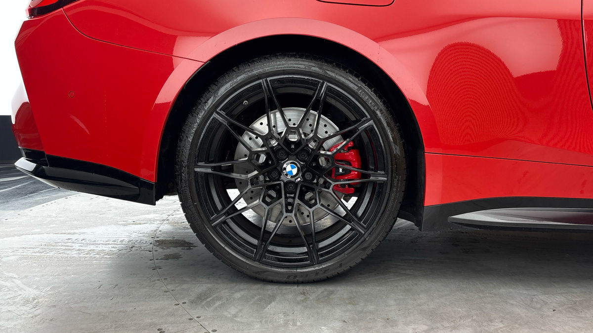 BMW M4 Image 10