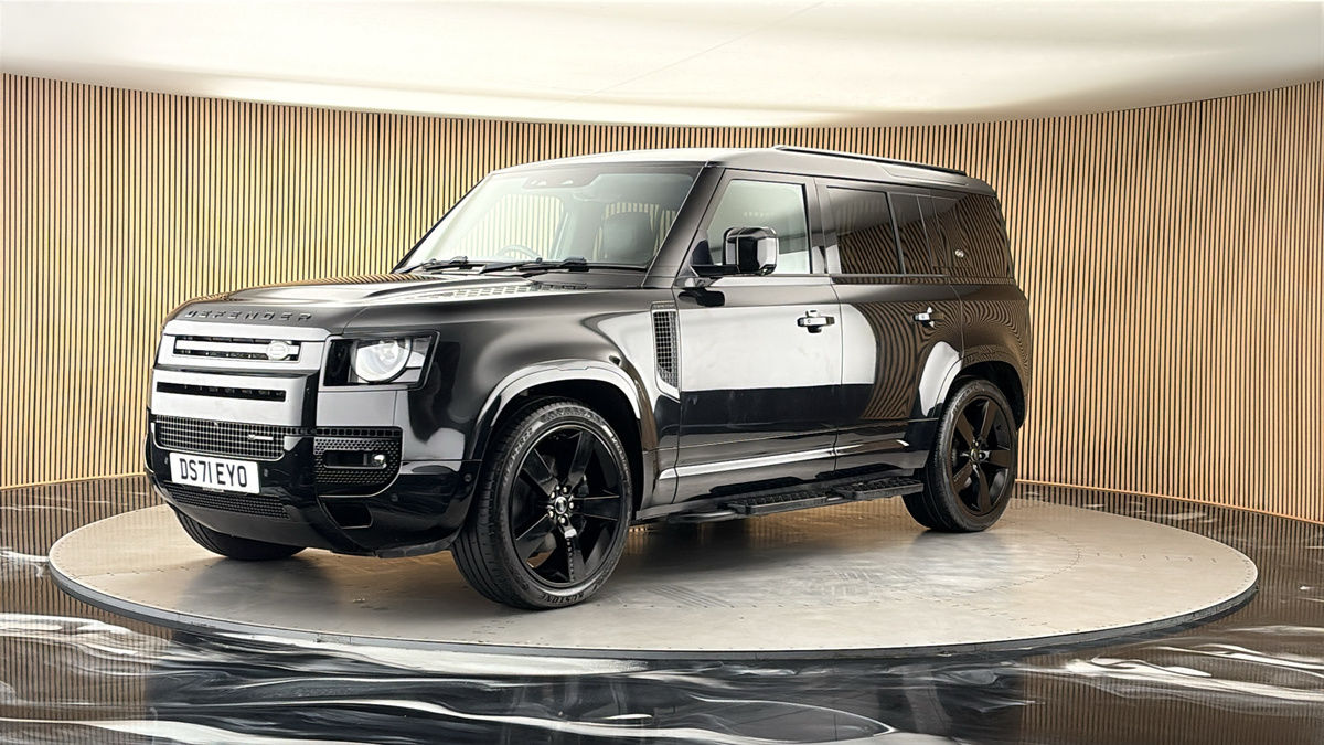 Land Rover Defender 110 Image 20