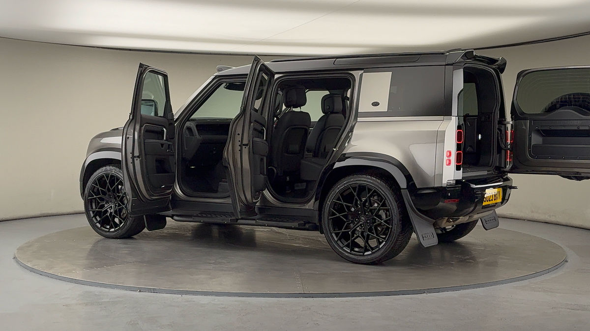 More views of Land Rover Defender 110