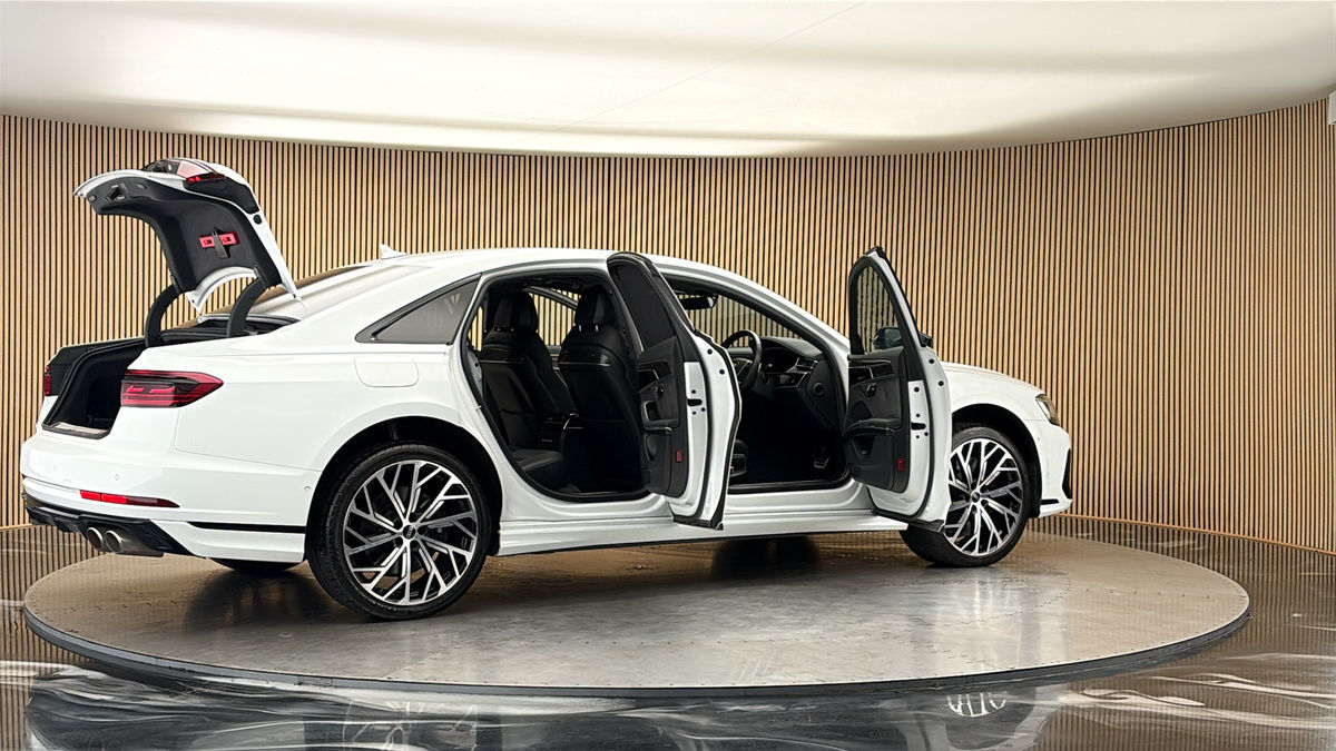 More views of Audi S8