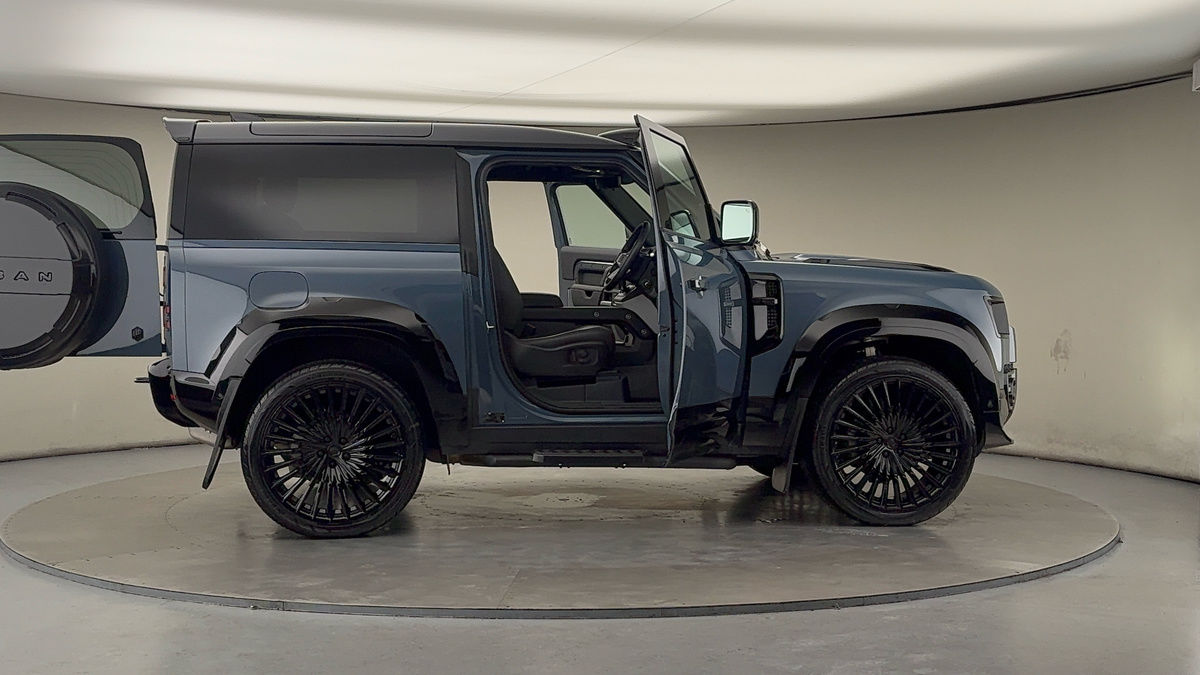 More views of Land Rover Defender 90