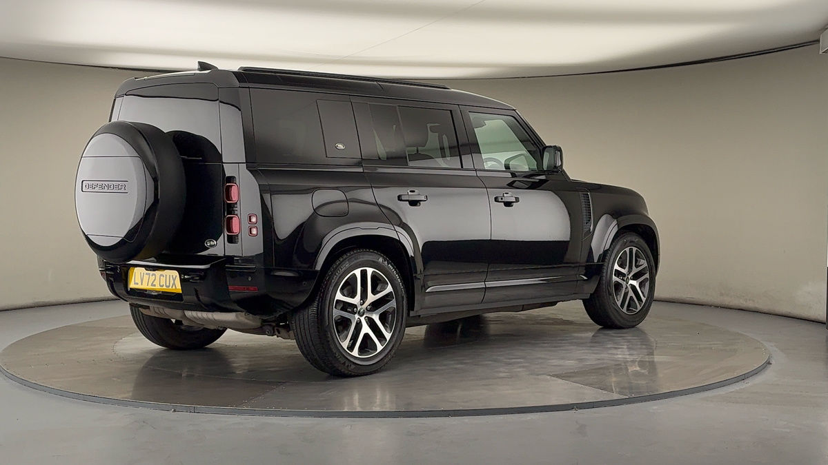 Land Rover Defender 110 Image 21