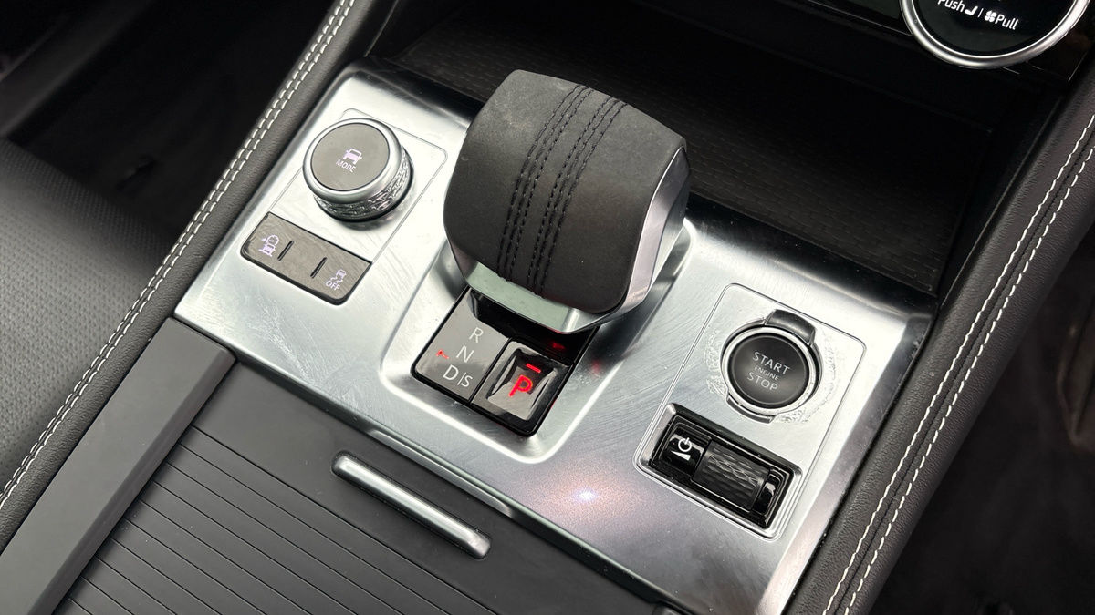 Jaguar F-PACE Image 25