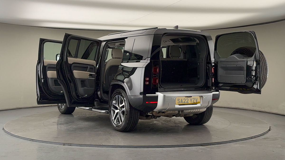 Land Rover Defender 110 Image 23