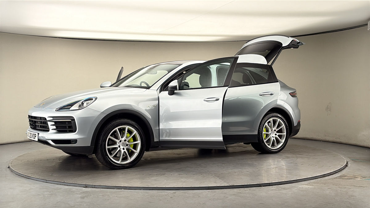 More views of Porsche Cayenne