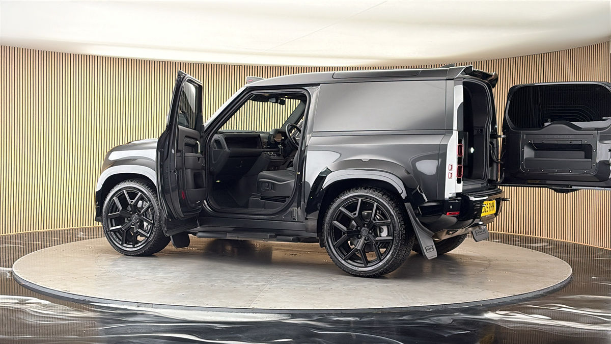 More views of Land Rover Defender 90