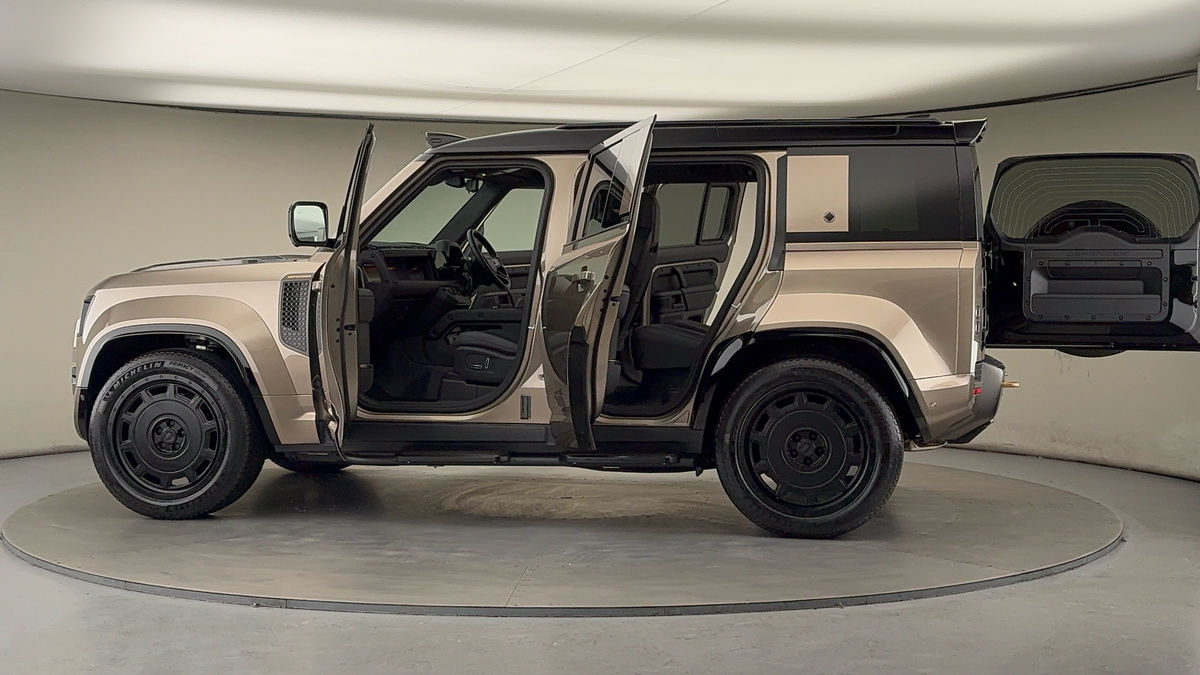 More views of Land Rover Defender 110