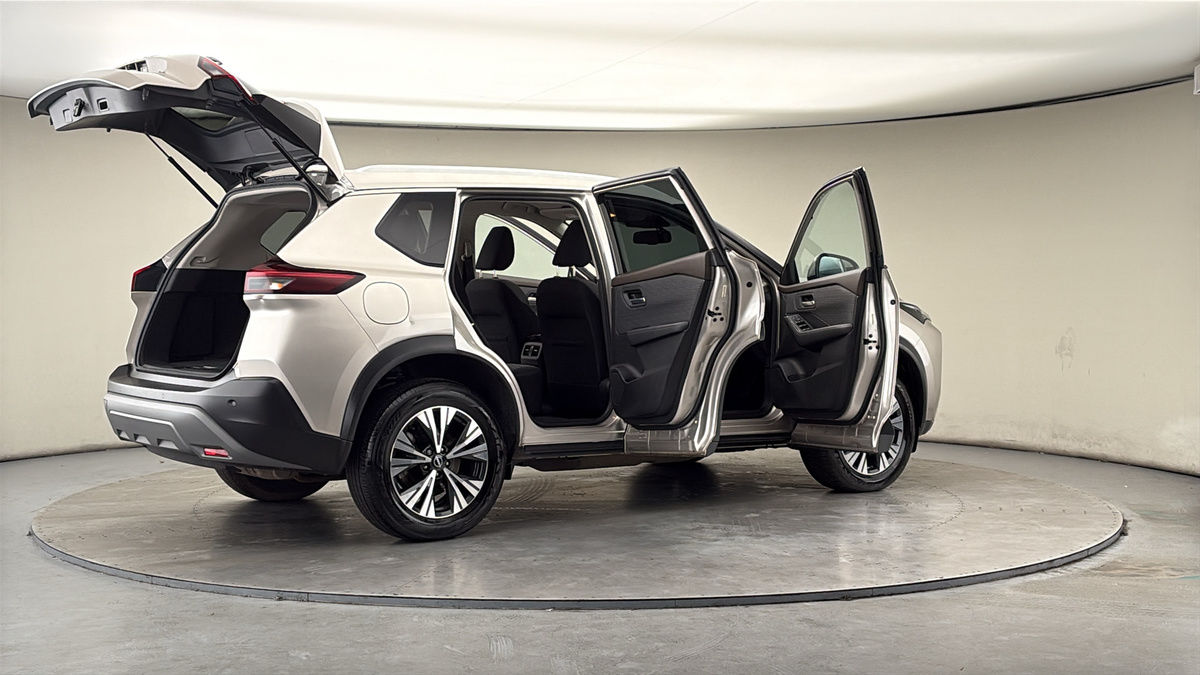 More views of Nissan X-Trail