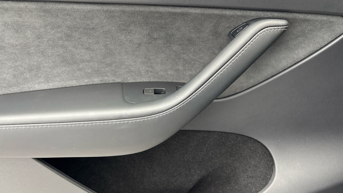 Tesla Model Y Image 19