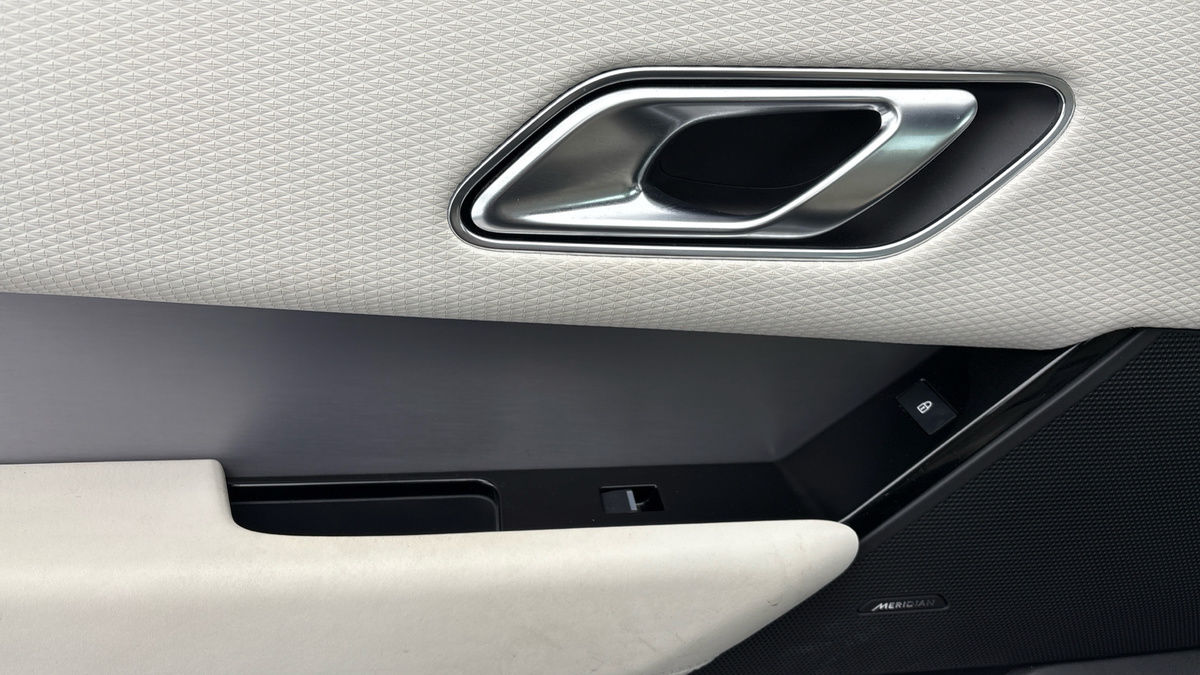 Land Rover Range Rover Velar Image 19