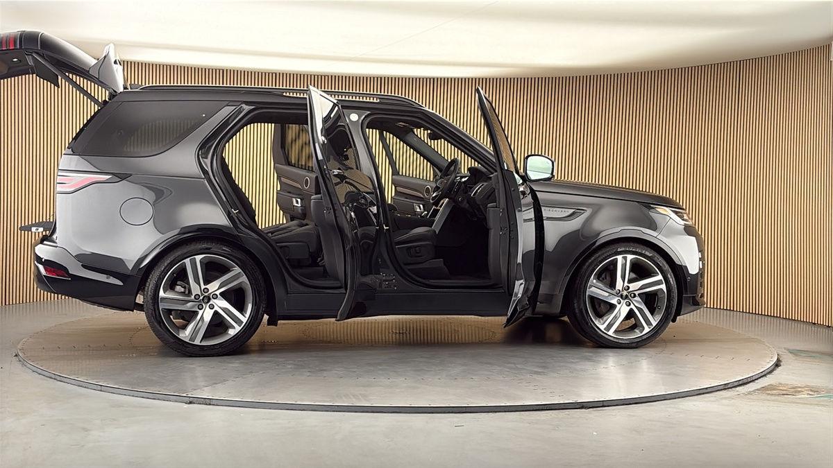 More views of Land Rover Discovery