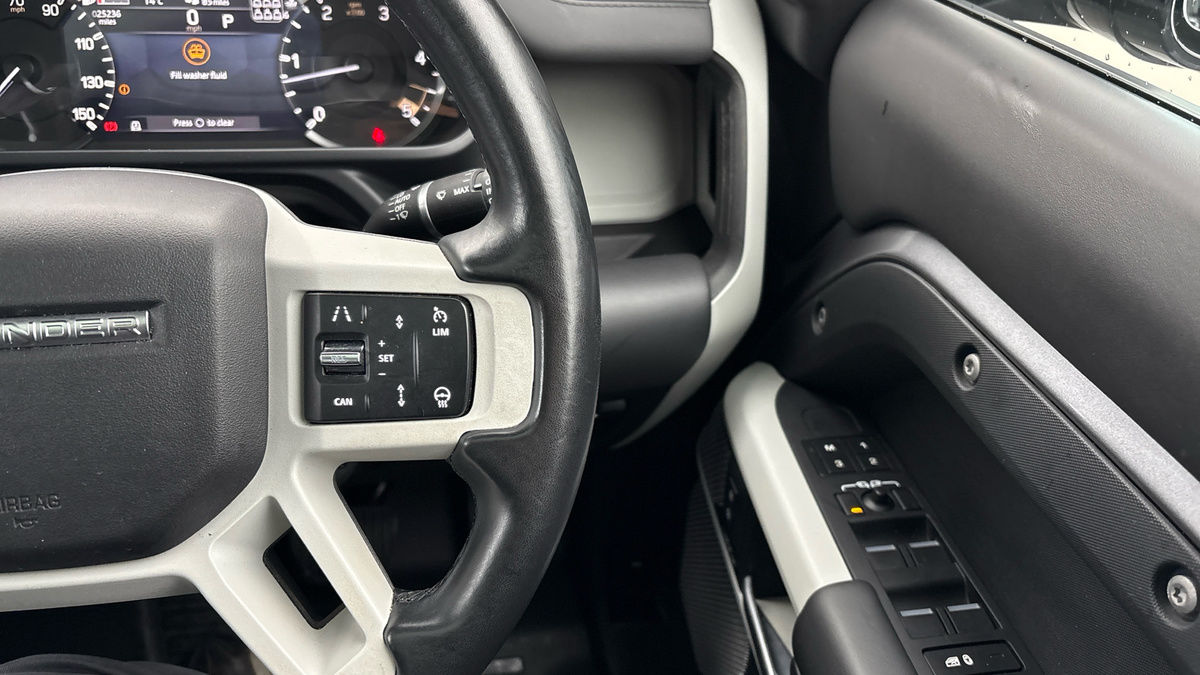 Land Rover Defender 130 Urban Image 14