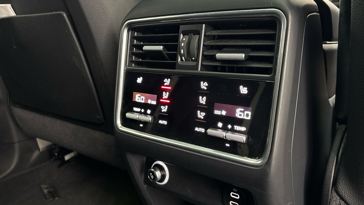 Porsche Cayenne Image 28