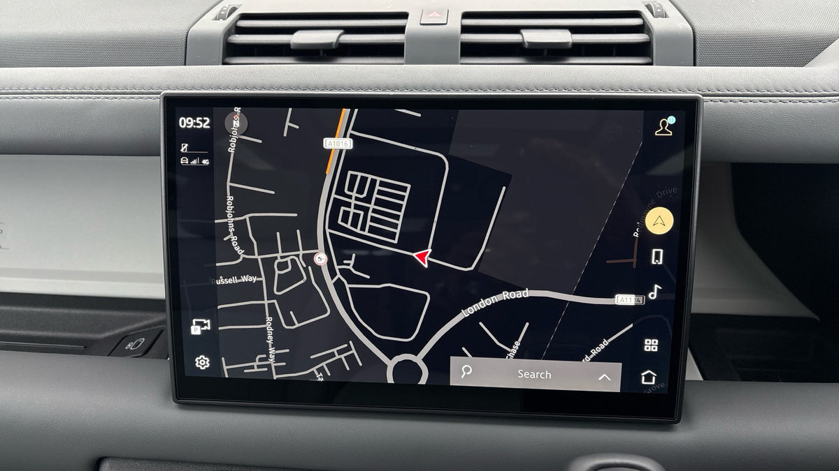 Land Rover Defender 90 Image 17