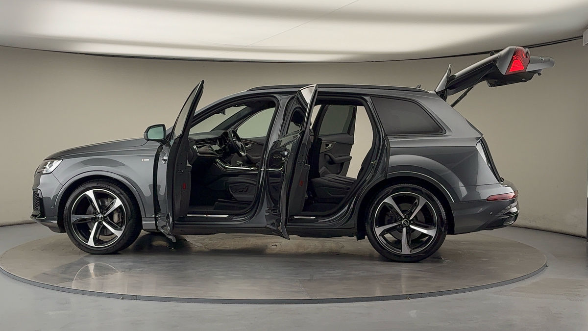 More views of Audi Q7