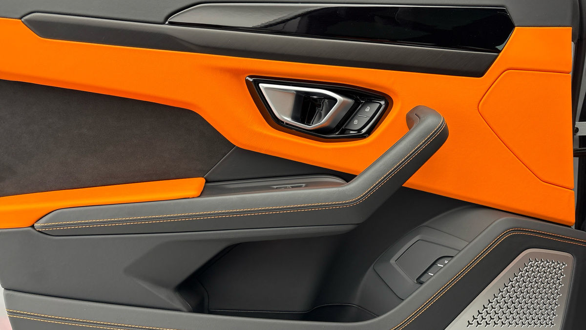Lamborghini Urus Image 19
