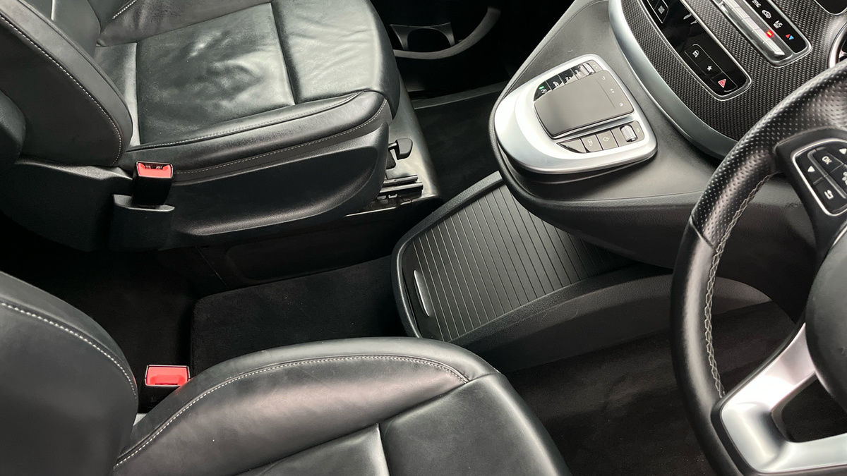 Mercedes-Benz V Class Image 18