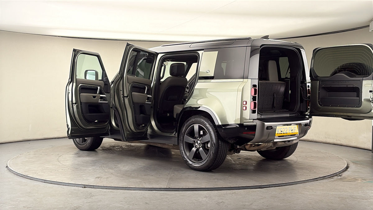 More views of Land Rover Defender 110