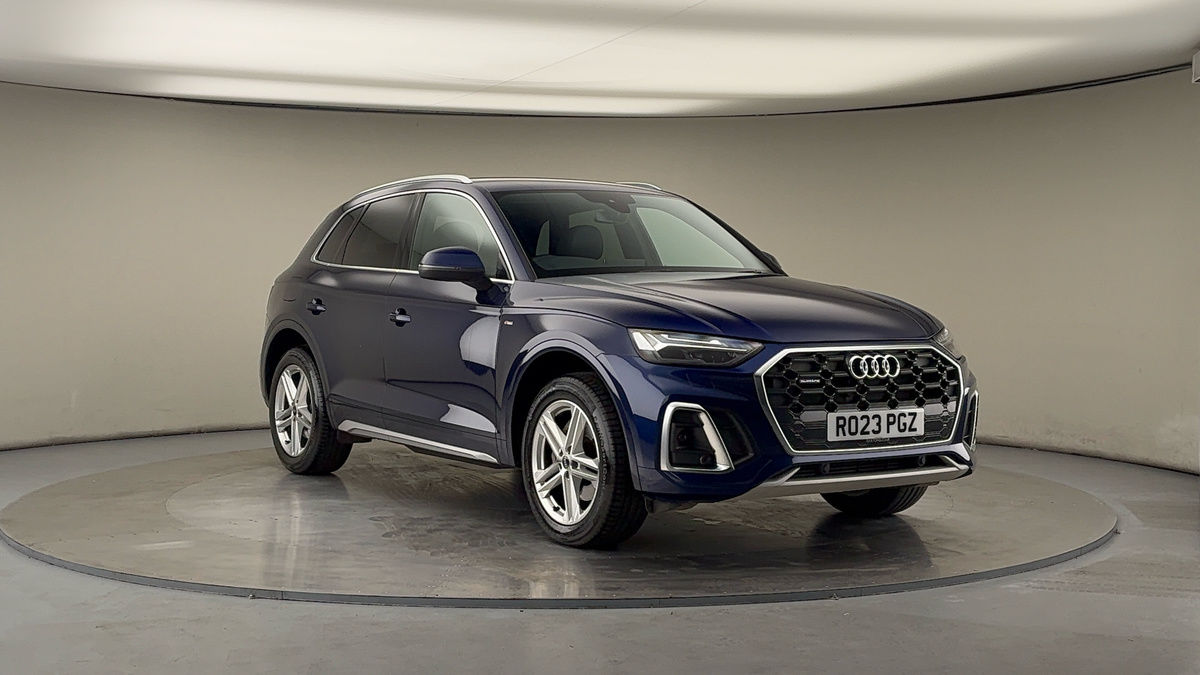Audi Q5 Sticky Header Image