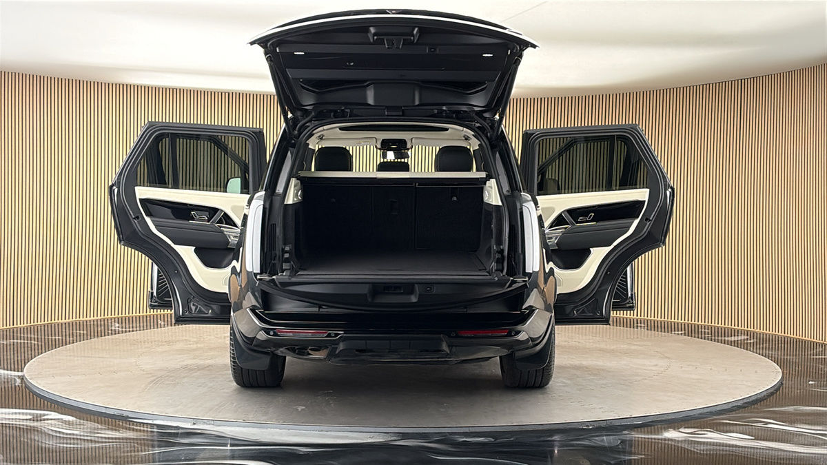 More views of Land Rover Range Rover