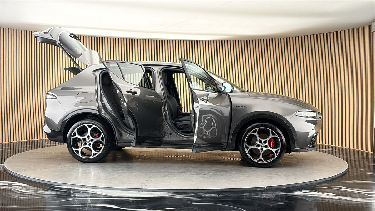 More views of Alfa Romeo Tonale