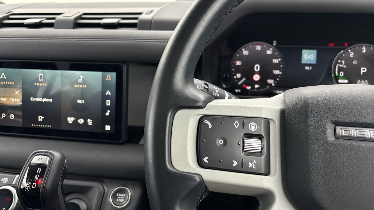 Land Rover Defender 110 Image 13