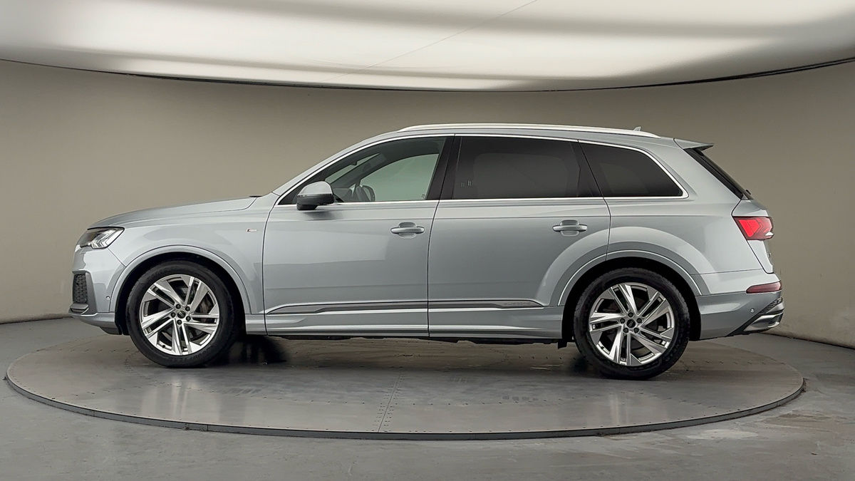 More views of Audi Q7