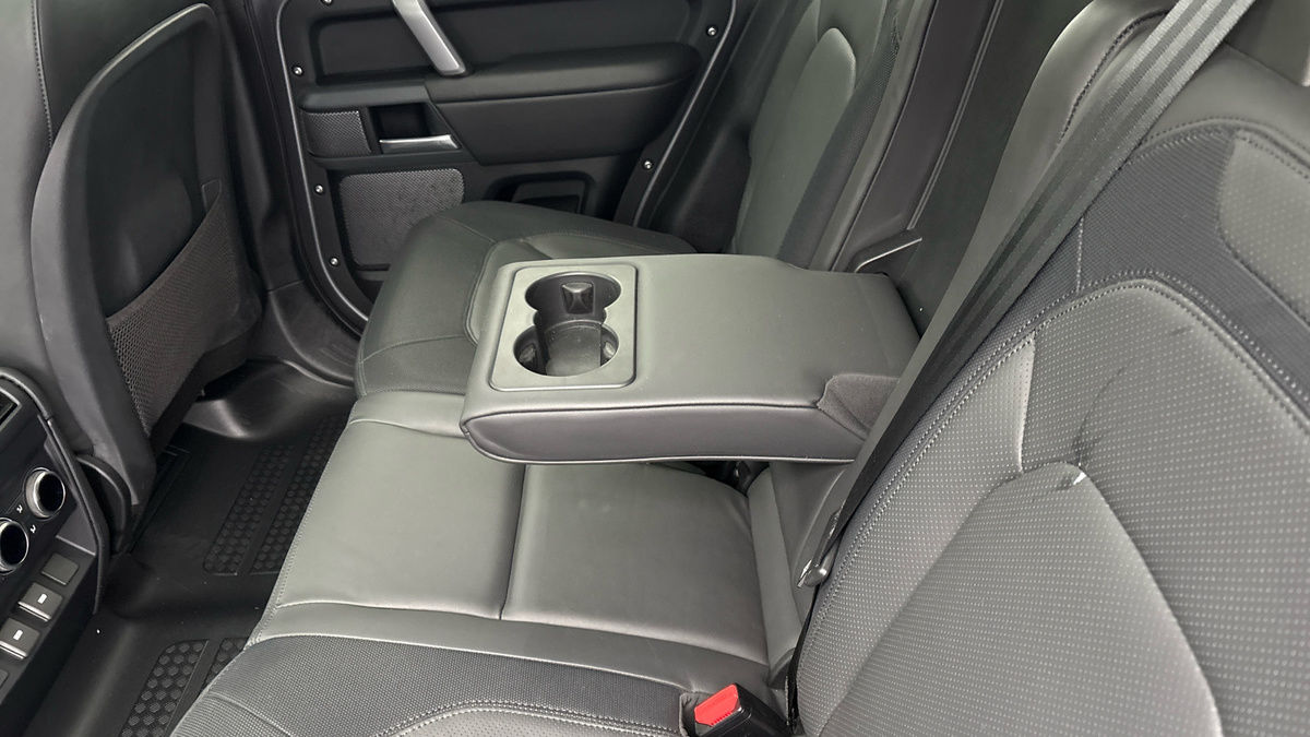 Land Rover Defender 110 Image 9