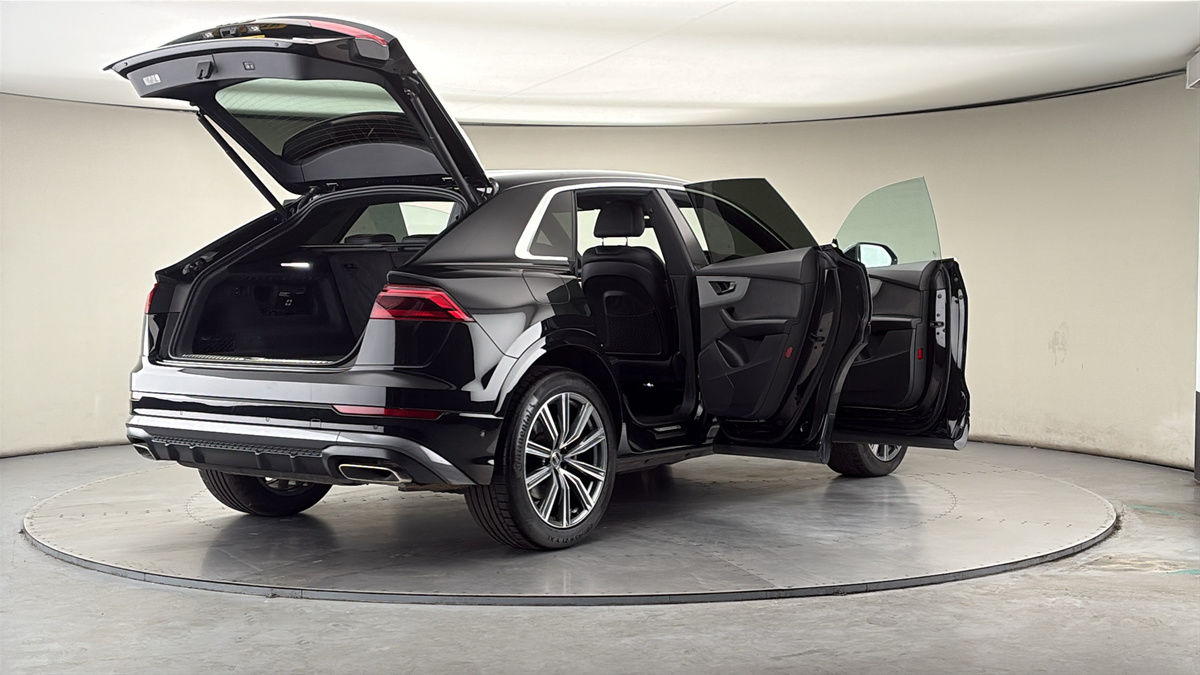 More views of Audi Q8