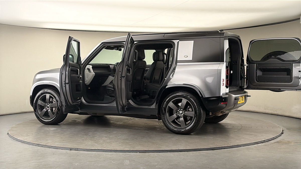 More views of Land Rover Defender 110