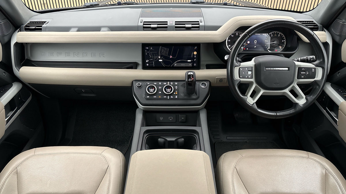 Land Rover Defender 110 Image 12