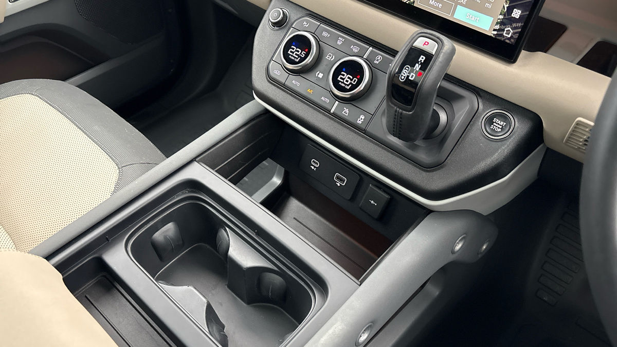 Land Rover Defender 110 Urban Image 18