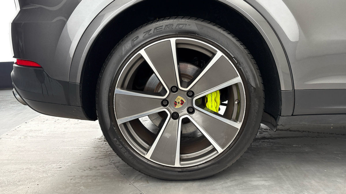 Porsche Cayenne Image 10