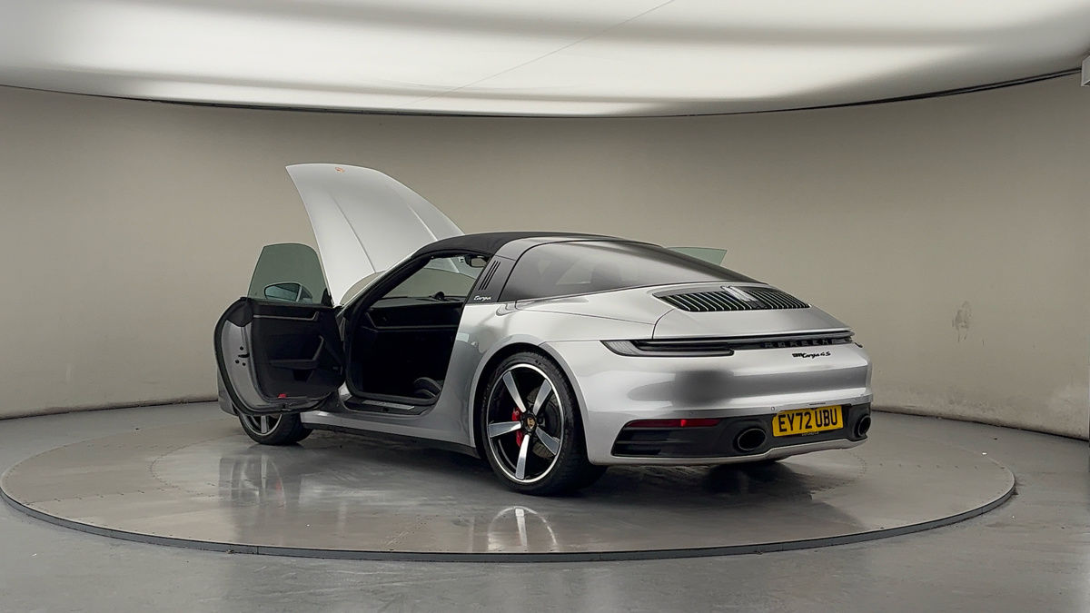 More views of Porsche 911