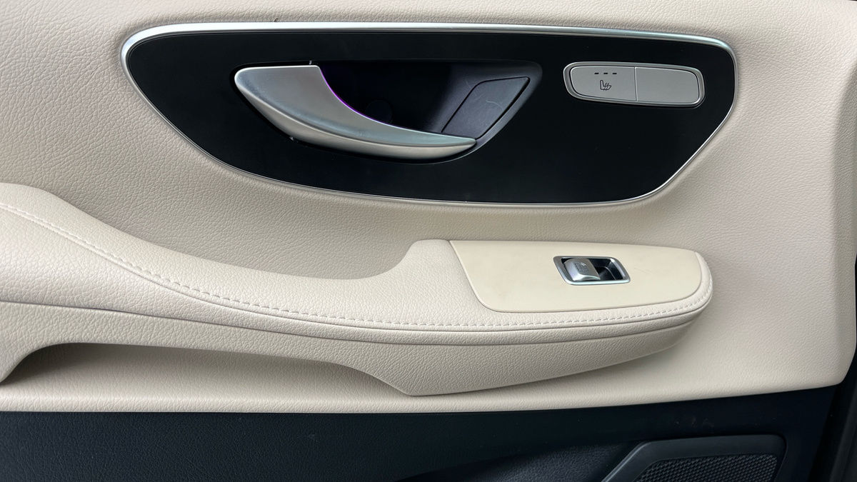 Mercedes-Benz V Class Image 19